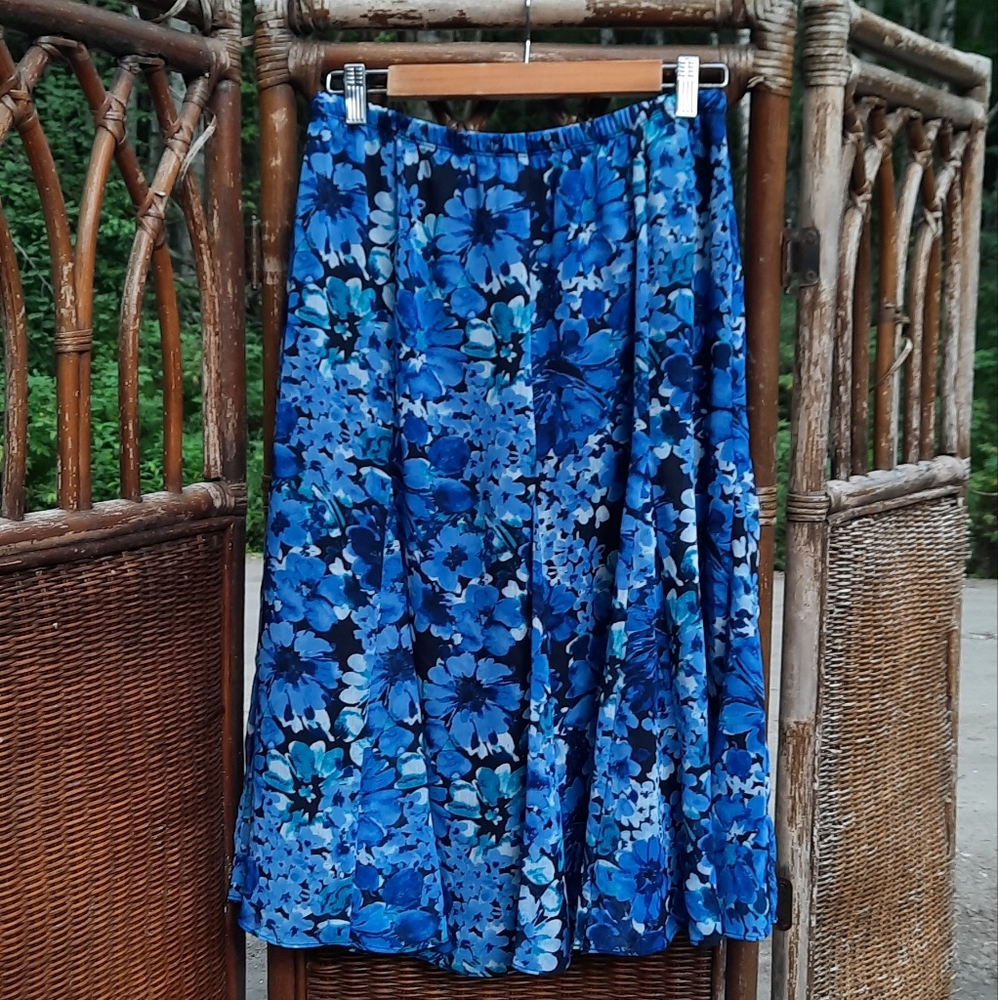 🍀3/15 Blue Floral Vintage 90s Midi Skirt